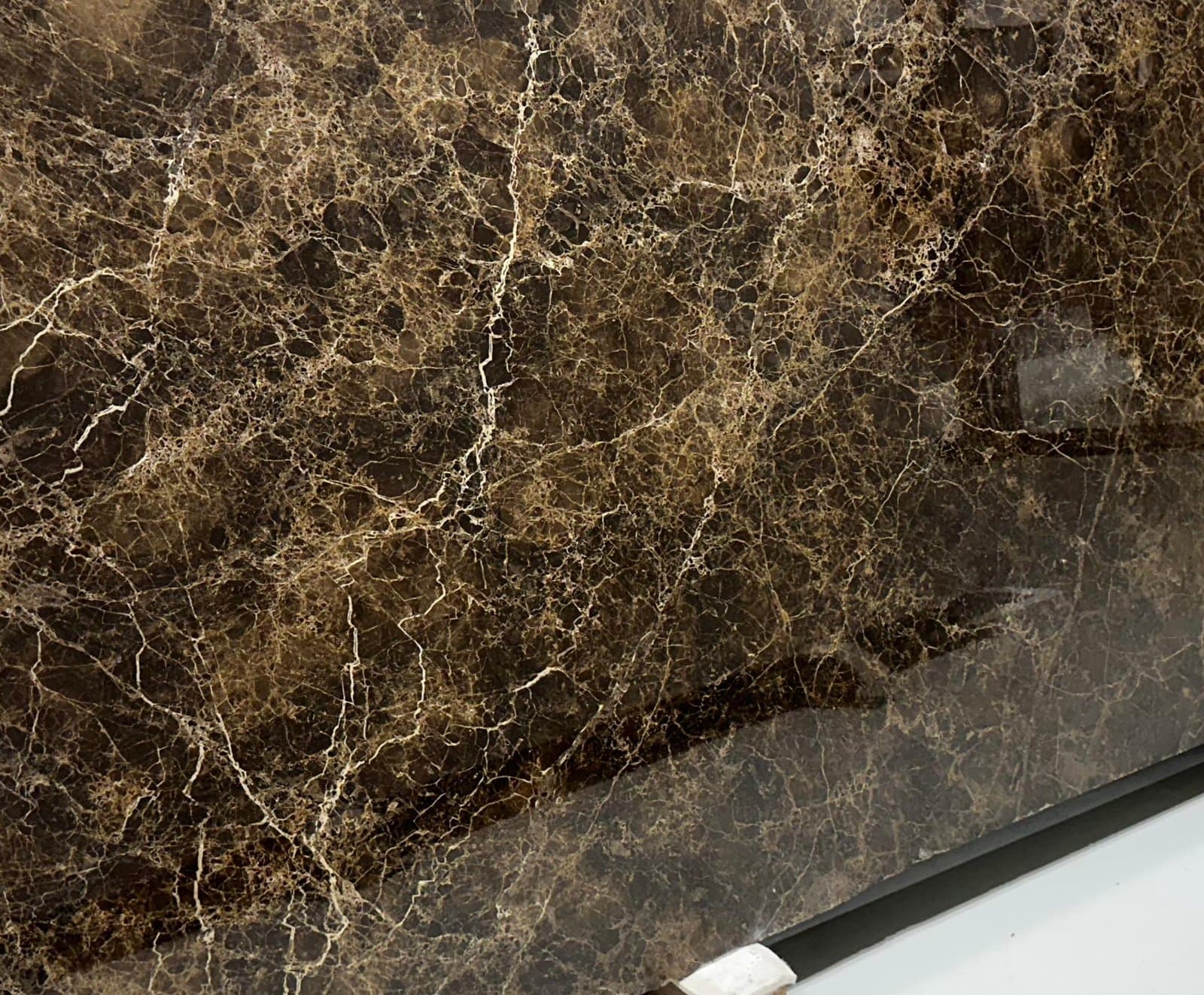 رخام إمبرادور الغامق